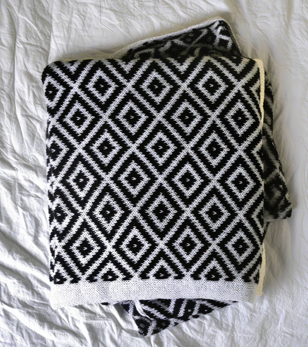 Noir Rhombus Blanket
